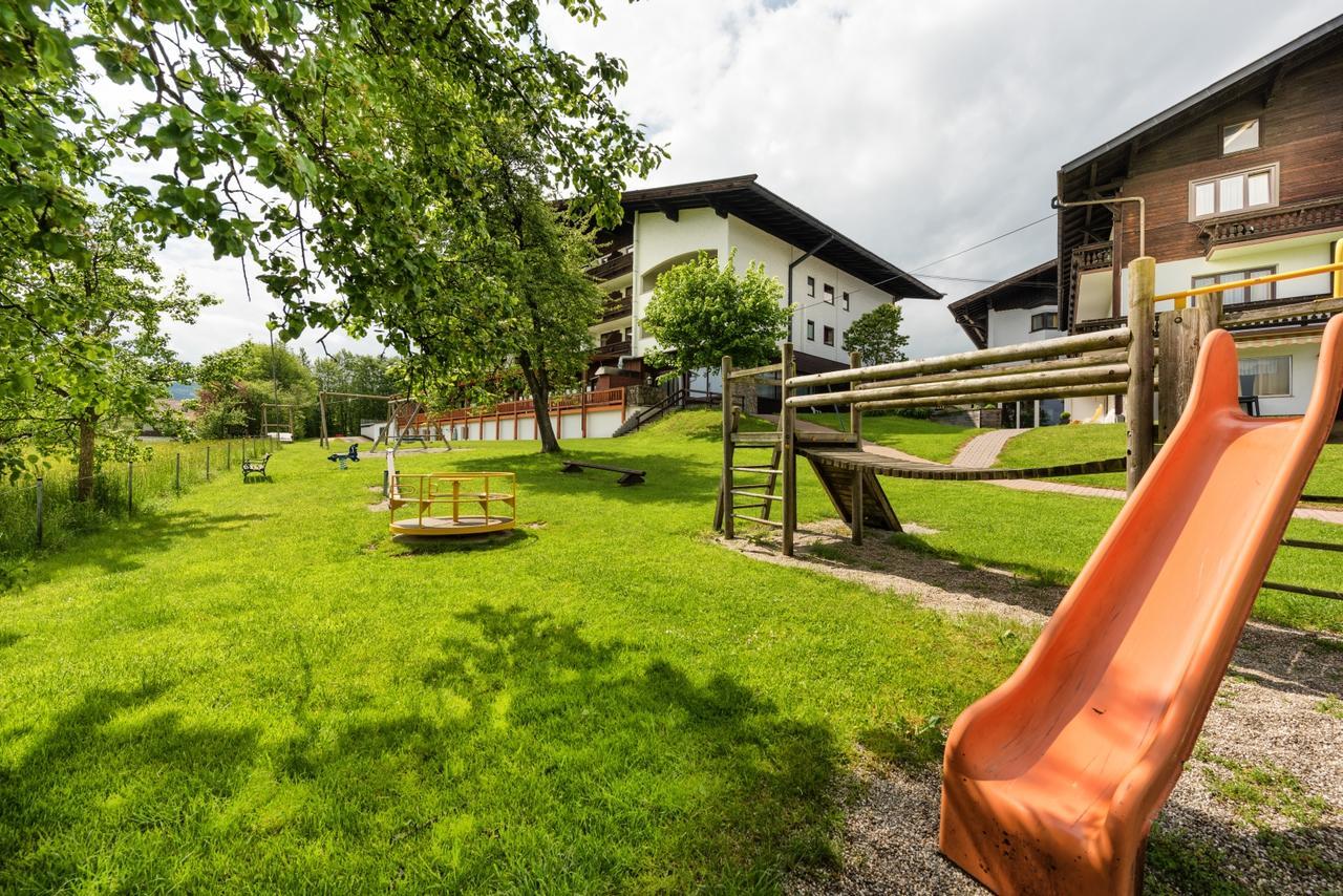 Hotel Lohninger-Schober Sankt Georgen im Attergau Exterior photo
