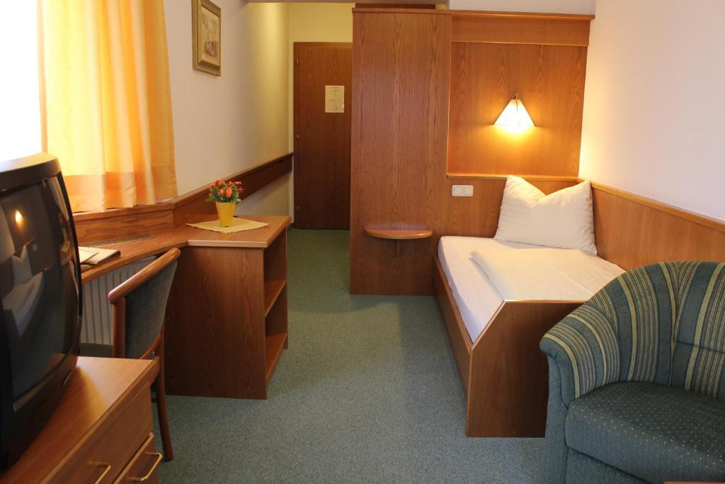 Hotel Lohninger-Schober Sankt Georgen im Attergau Room photo